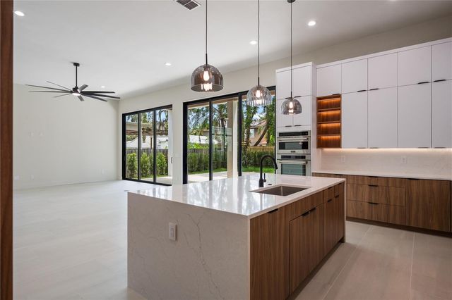737 N SUMMERLIN AVENUE, Orlando, FL 32803