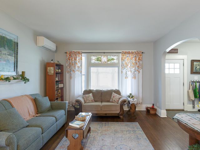 1043 Wilson Avenue, Saint Paul, MN 55106