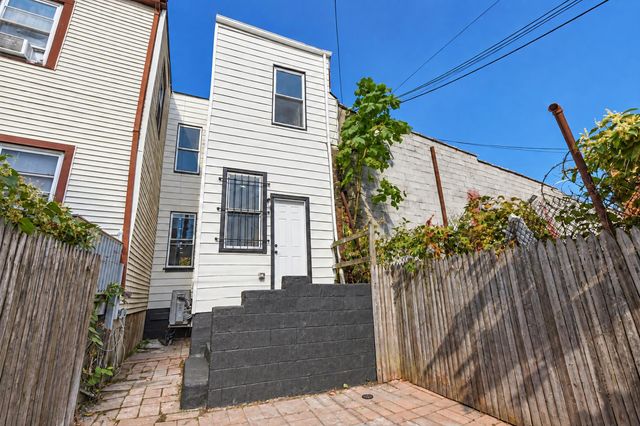 68 SEIDLER ST, Jc, West Bergen, NJ 07304