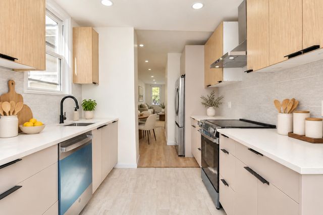 68 SEIDLER ST, Jc, West Bergen, NJ 07304