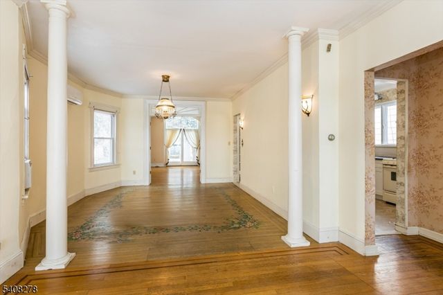 31 6Th Ave, Clifton City, NJ 07011