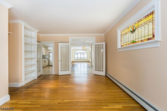 31 6Th Ave, Clifton City, NJ 07011