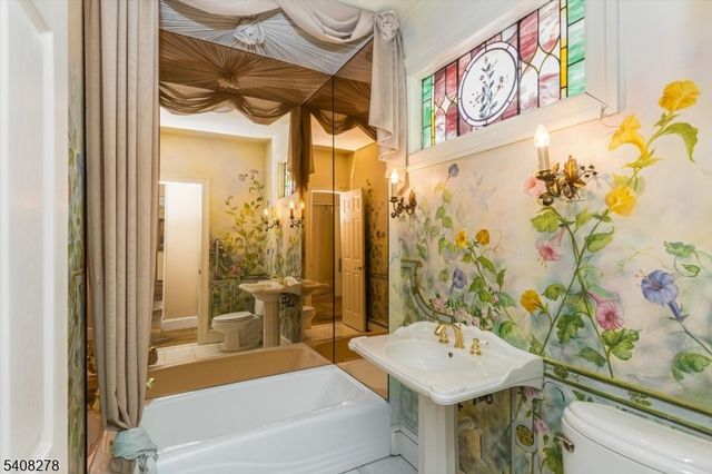 31 6Th Ave, Clifton City, NJ 07011