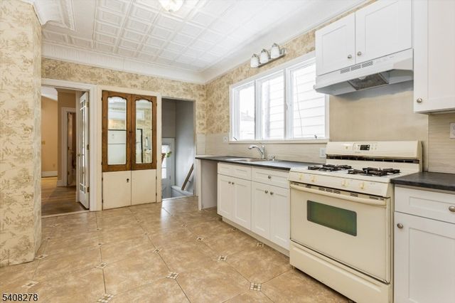 31 6Th Ave, Clifton City, NJ 07011