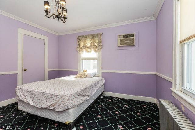 31 6Th Ave, Clifton City, NJ 07011