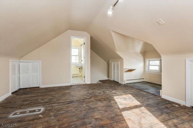 31 6Th Ave, Clifton City, NJ 07011