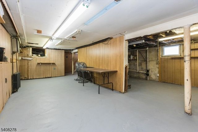 31 6Th Ave, Clifton City, NJ 07011