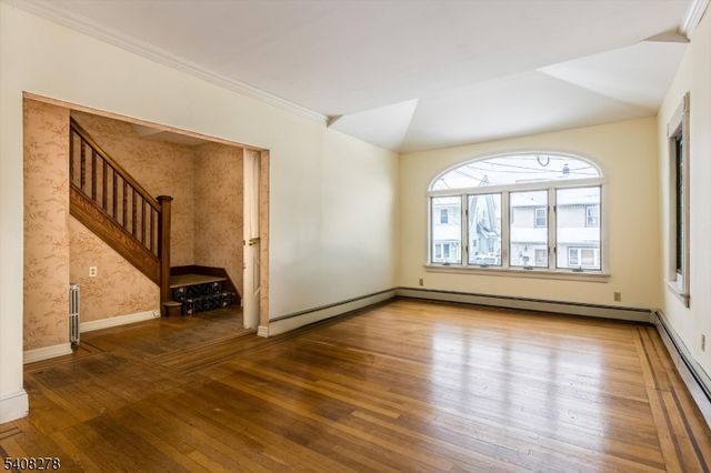 31 6Th Ave, Clifton City, NJ 07011