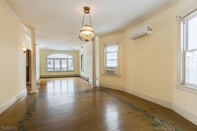 31 6Th Ave, Clifton City, NJ 07011