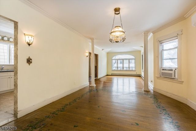 31 6Th Ave, Clifton City, NJ 07011