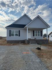 929 Wilkie St N, Mc Ewen, TN 37101