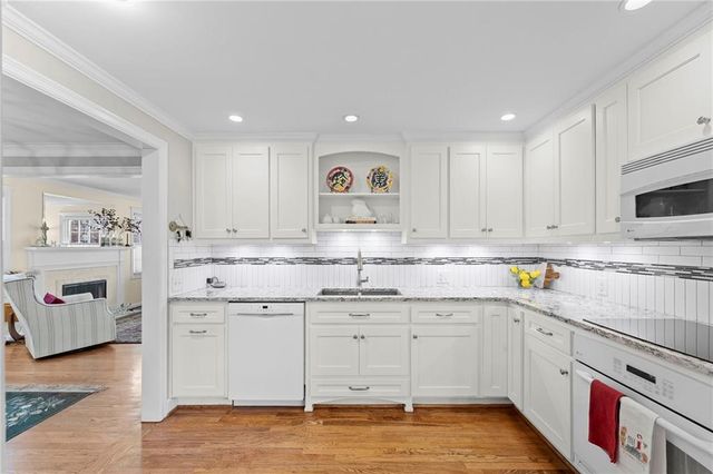 5523 Chadwick Road, Fairway, KS 66205