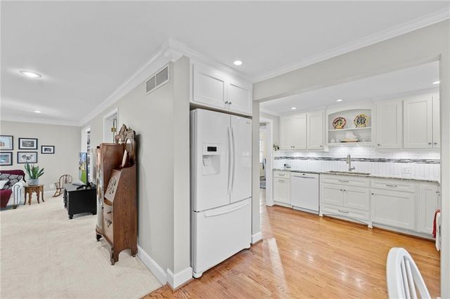 5523 Chadwick Road, Fairway, KS 66205