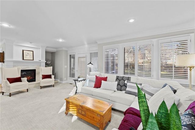 5523 Chadwick Road, Fairway, KS 66205