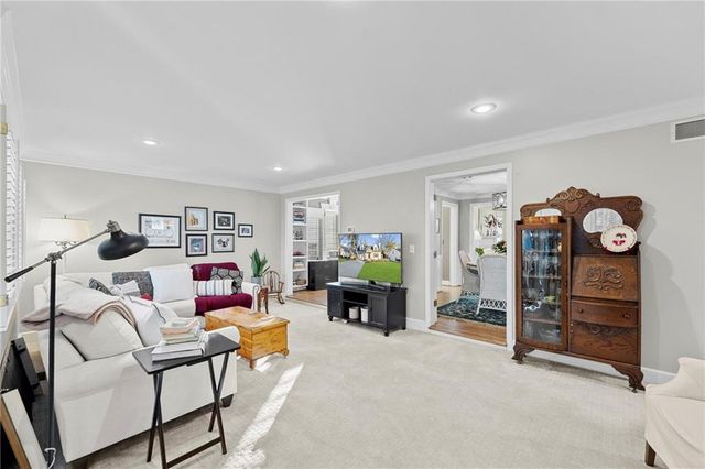 5523 Chadwick Road, Fairway, KS 66205