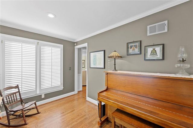 5523 Chadwick Road, Fairway, KS 66205