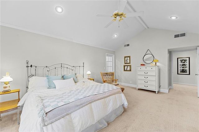 5523 Chadwick Road, Fairway, KS 66205