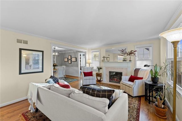 5523 Chadwick Road, Fairway, KS 66205