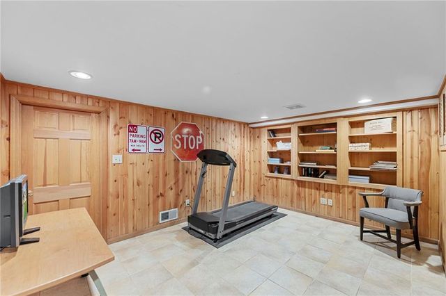 5523 Chadwick Road, Fairway, KS 66205