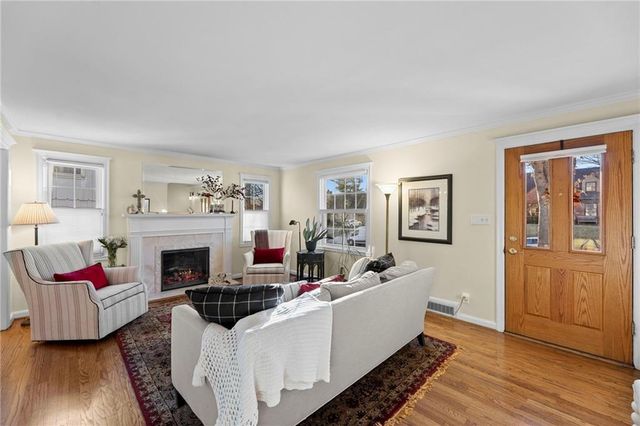 5523 Chadwick Road, Fairway, KS 66205