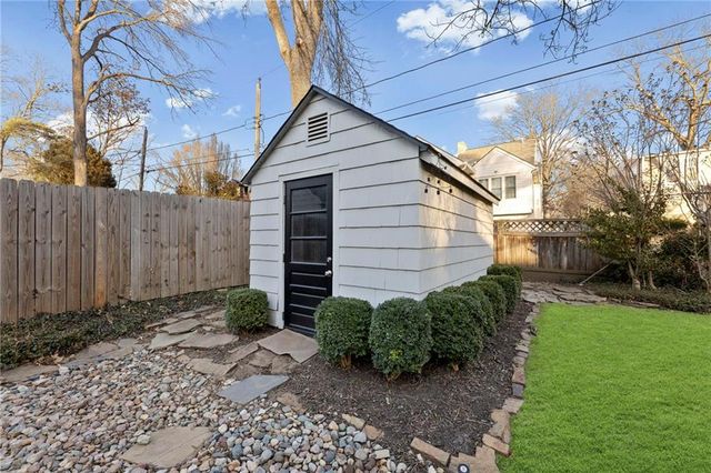 5523 Chadwick Road, Fairway, KS 66205