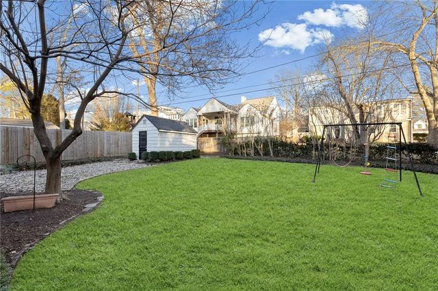 5523 Chadwick Road, Fairway, KS 66205