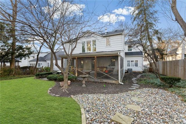 5523 Chadwick Road, Fairway, KS 66205