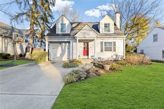 5523 Chadwick Road, Fairway, KS 66205