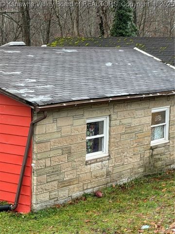 99 Midway Drive, Dunbar, WV 25064