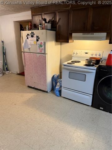 99 Midway Drive, Dunbar, WV 25064