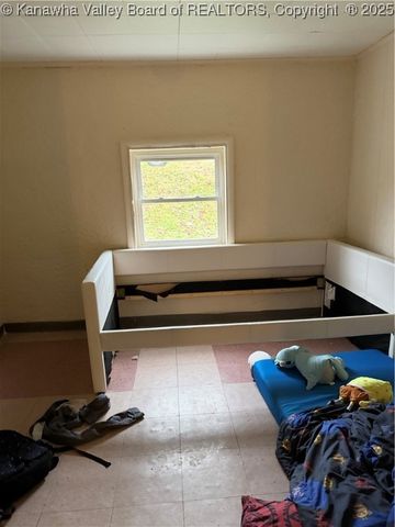 99 Midway Drive, Dunbar, WV 25064