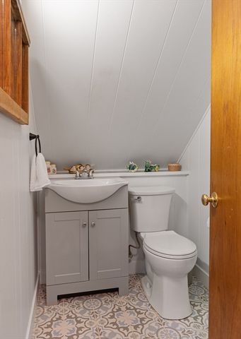 144 Hayden Rowe St, Hopkinton, MA 01748