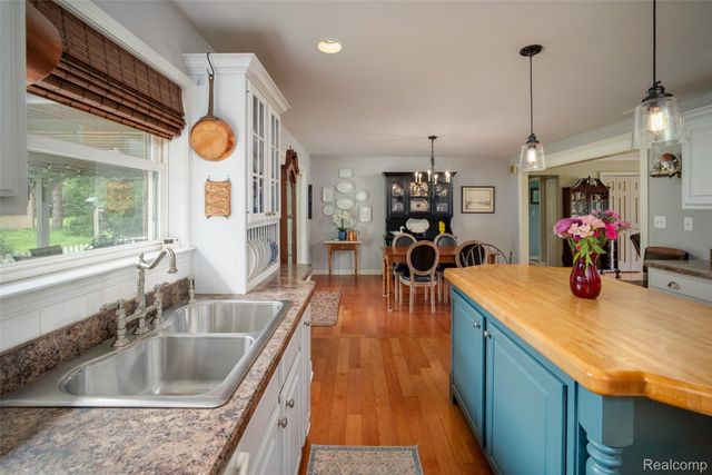 9404 River Road, Algonac, MI 48001
