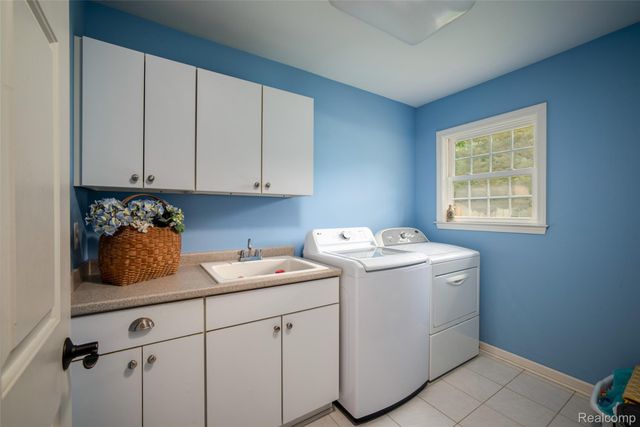 9404 River Road, Algonac, MI 48001