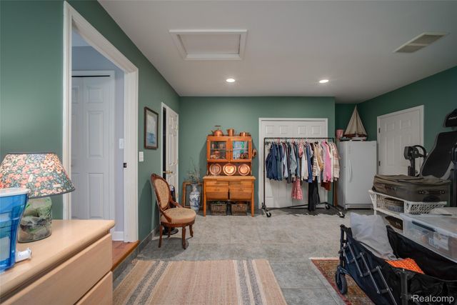 9404 River Road, Algonac, MI 48001