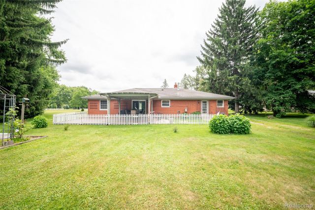 9404 River Road, Algonac, MI 48001