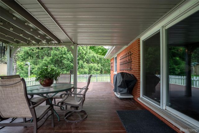 9404 River Road, Algonac, MI 48001
