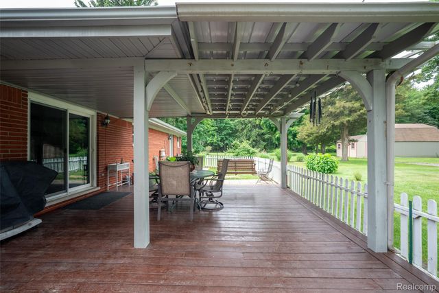 9404 River Road, Algonac, MI 48001