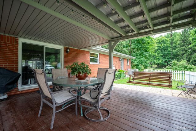 9404 River Road, Algonac, MI 48001
