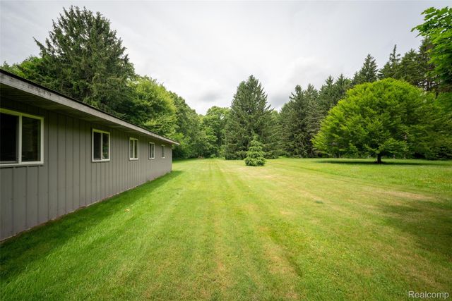9404 River Road, Algonac, MI 48001
