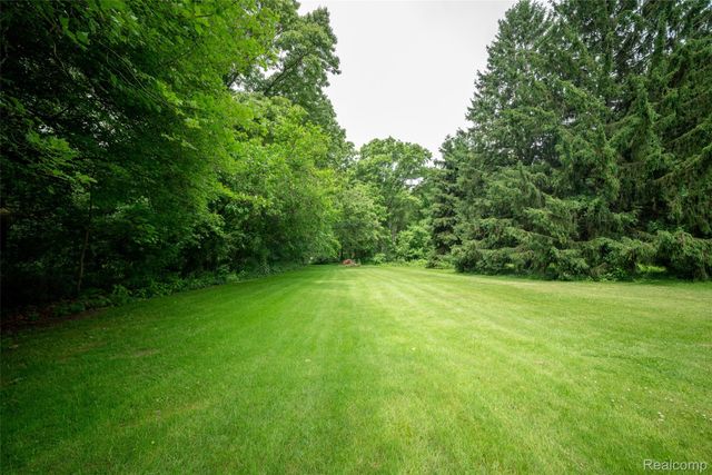 9404 River Road, Algonac, MI 48001