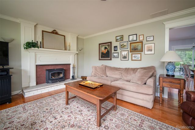 9404 River Road, Algonac, MI 48001