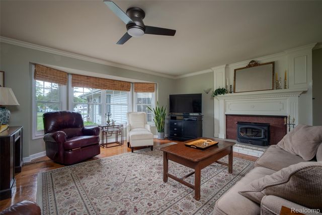 9404 River Road, Algonac, MI 48001