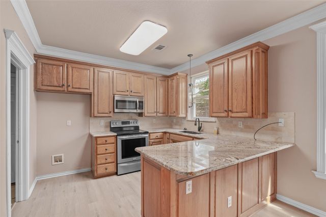 500 Quail Cove Court, Hurst, TX 76054