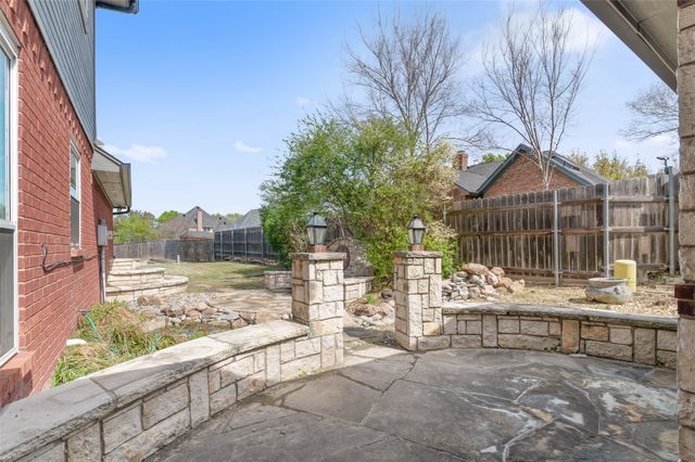 500 Quail Cove Court, Hurst, TX 76054