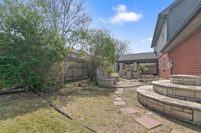 500 Quail Cove Court, Hurst, TX 76054