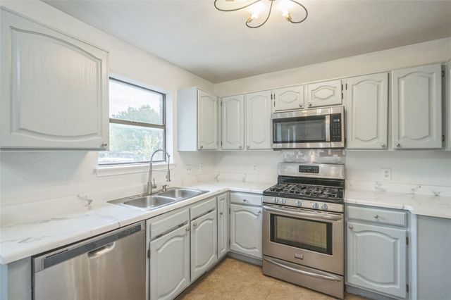 910 Crieff Cross DR, Pflugerville, TX 78660