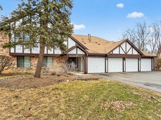 970 Yosemite Trail A5, Roselle, IL 60172