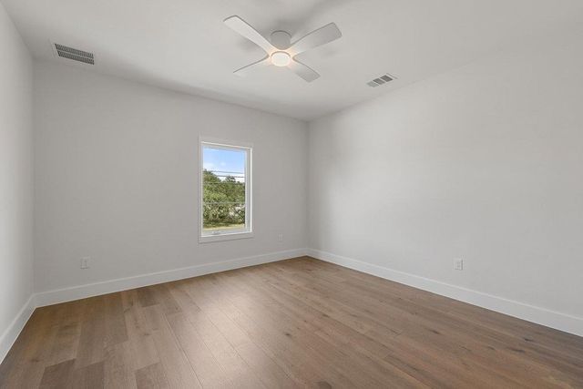 9207 Zyle RD, Austin, TX 78737