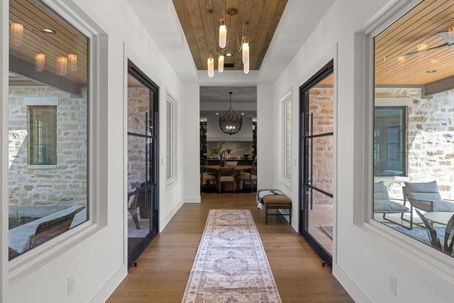 9207 Zyle RD, Austin, TX 78737